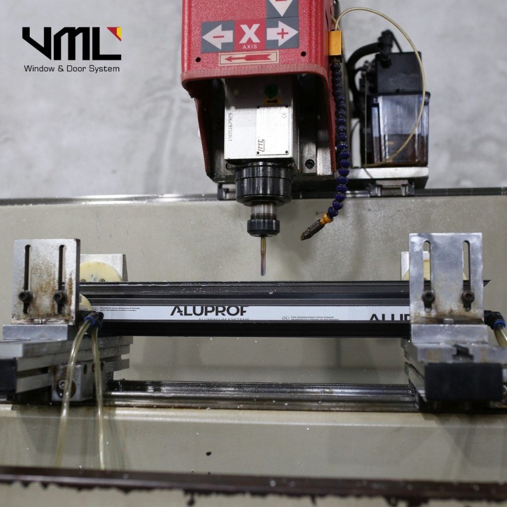 Sử dụng máy móc CNC gia công cửa nhôm cao cấp