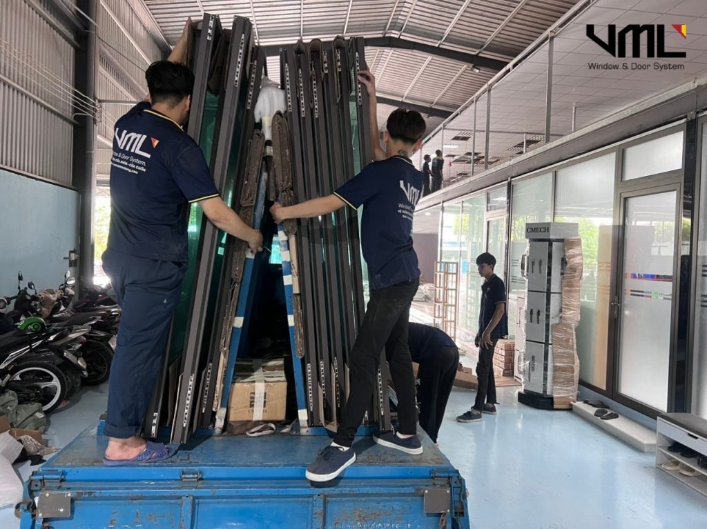 Khu vực sân rộng giúp xe dễ dàng di chuyển 