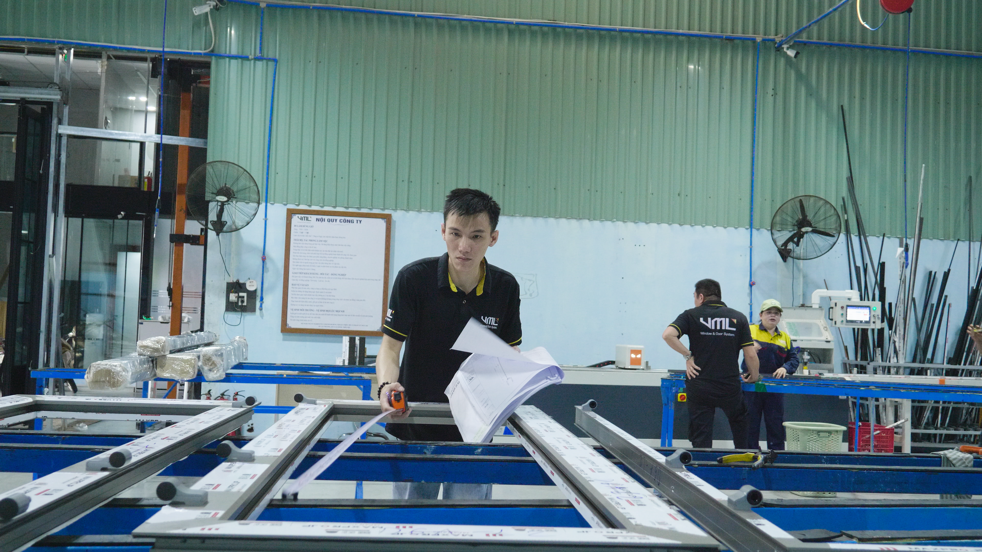 Mọi quy trình sản xuất cửa nhôm cao cấp Việt Minh Long đều được thực hiện và kiểm tra nghiêm ngặt