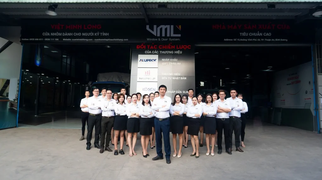 Việt Minh Long với quy mô hơn 100 nhân sự cùng với xưởng sản xuất 2000m2