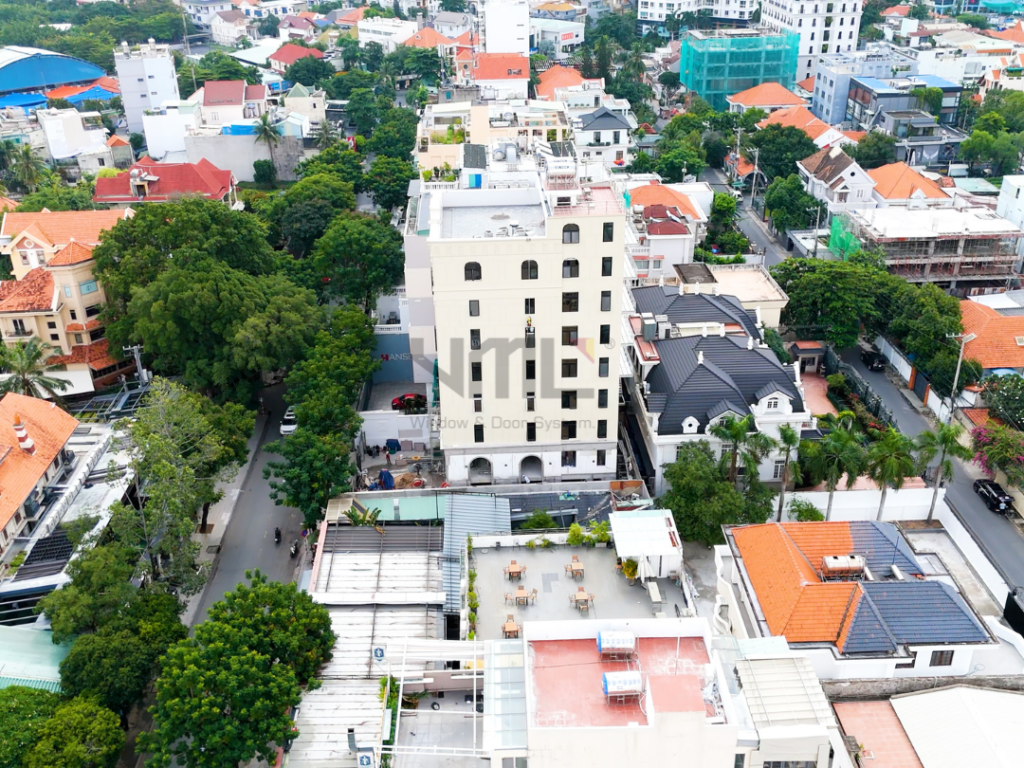 Tòa nhà văn phòng Thảo Điền | Việt Minh Long gia công lắp đặt hạng mục cửa nhôm cao cấp